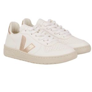 New in box. V10 Veja white + Platinum size 7 (38)